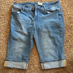 Sandpiper Women's Cropped Blue Jeans